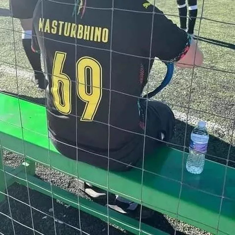 Le maillot le plus gênant du terrain : « Masturbhino 69 »