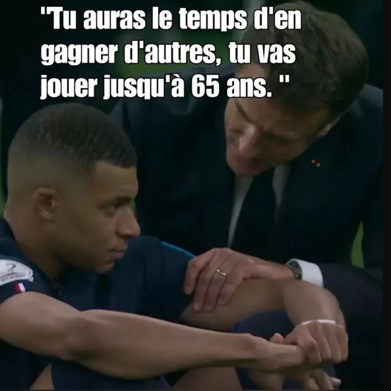 Macron console Mbappé après la finale perdue